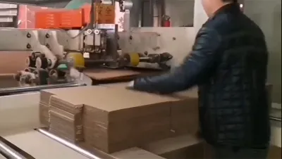 Engrapadora de cajas de cartón semiautomática